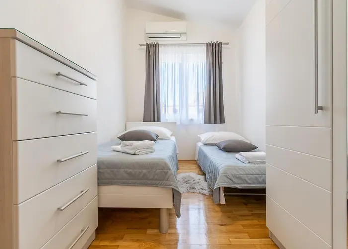 Iva With Sea View Apartman