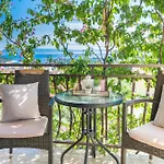 Iva With Sea View Apartament