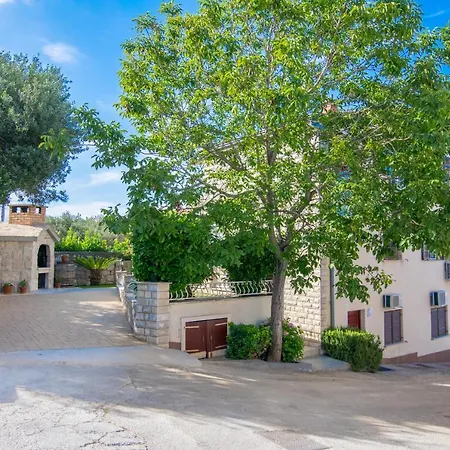 Apartment Iva With Sea View Makarska