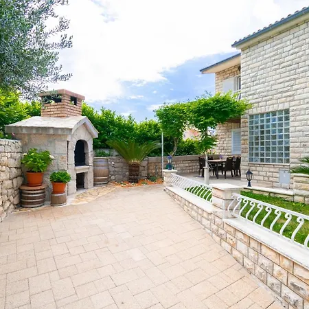 Διαμέρισμα Iva With Sea View *