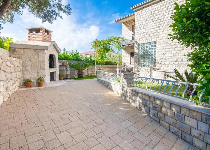 Iva With Sea View Apartment Makarska