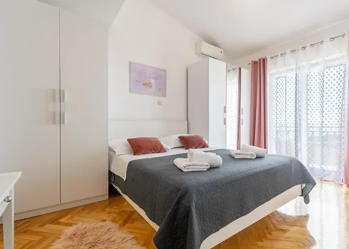 Iva With Sea View Apartment Makarska