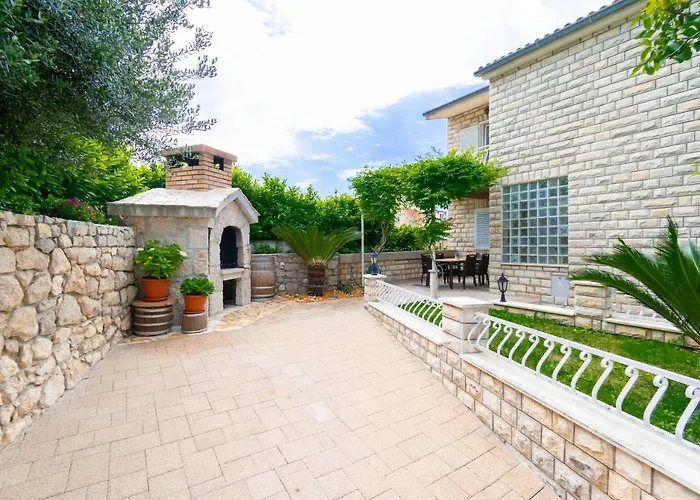 Apartment Iva With Sea View *