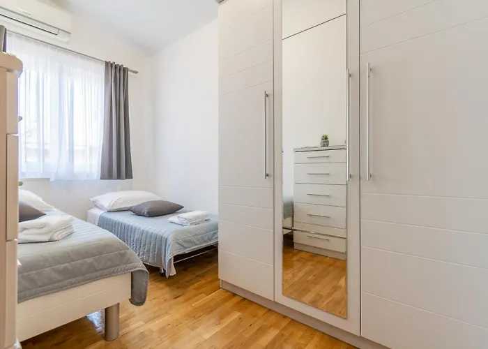 Iva With Sea View Apartman