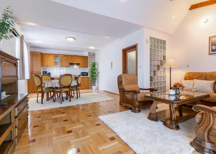 Iva With Sea View Apartment *