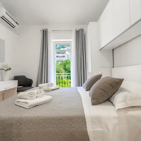 Iva With Sea View Макарська